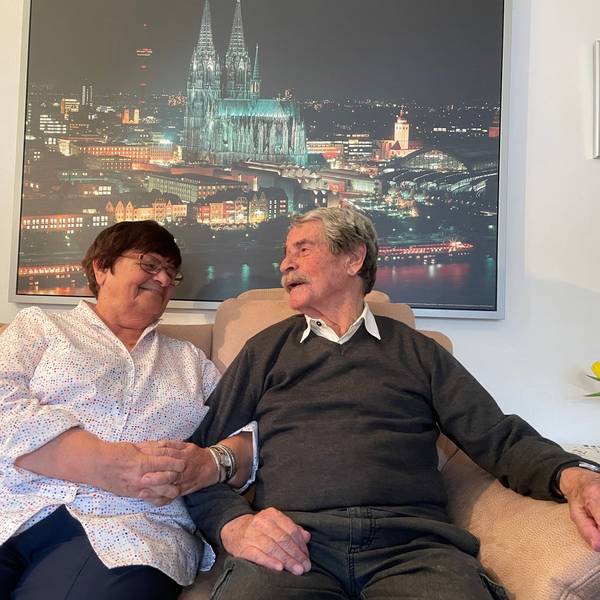 Gerda-Marie und Klaus Schmid in ihrem Zuhause in Schlebusch.
