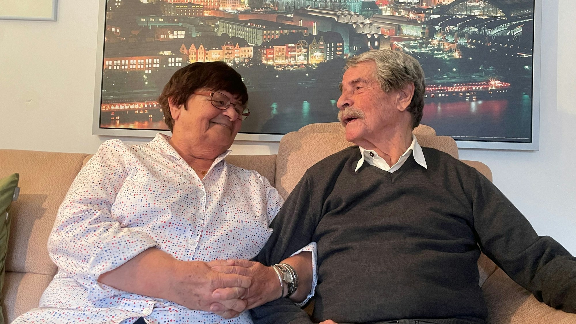 Gerda-Marie und Klaus Schmid in ihrem Zuhause in Schlebusch.