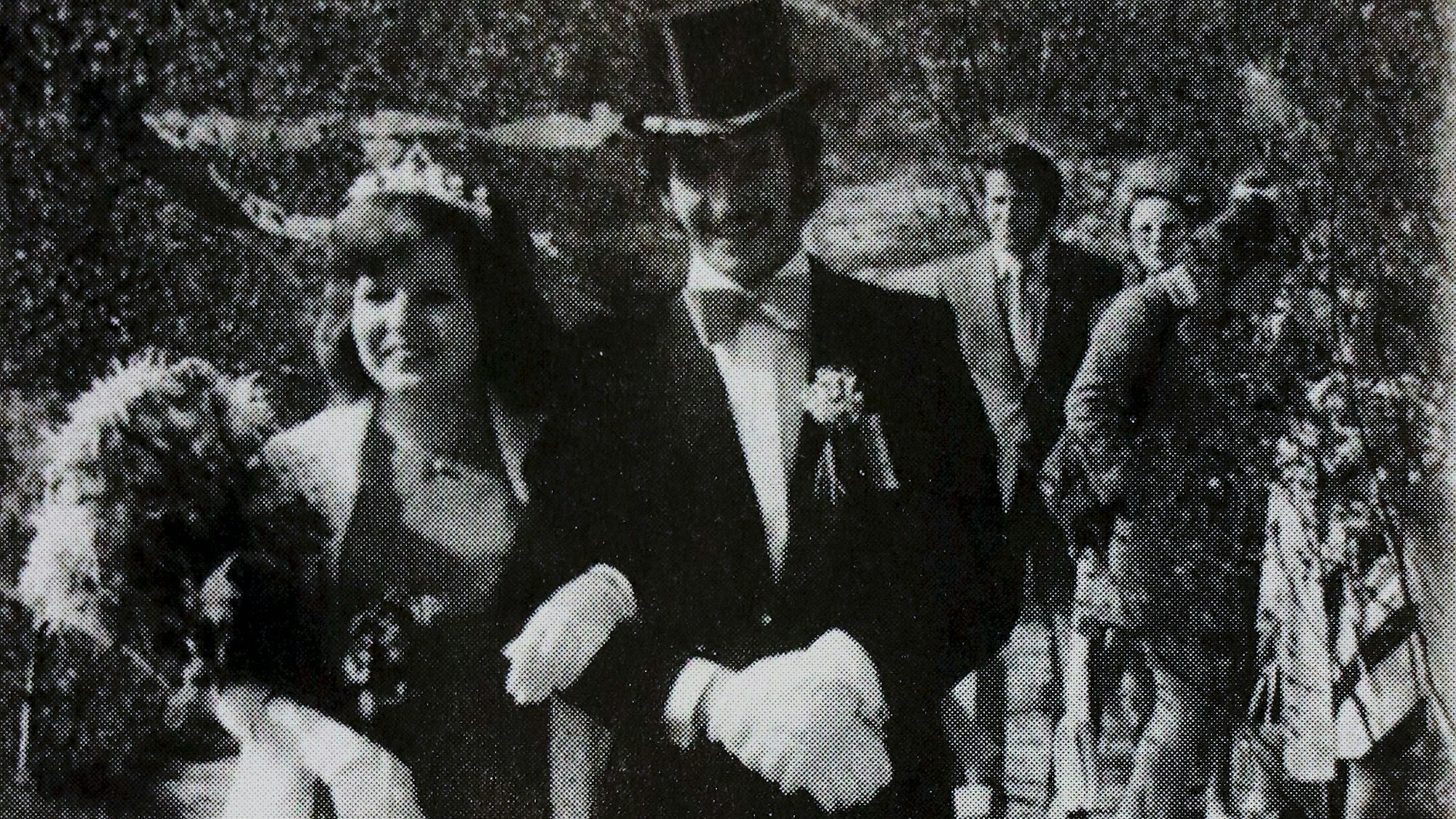 Es ist das damalige Maikönigspaar zu sehen.