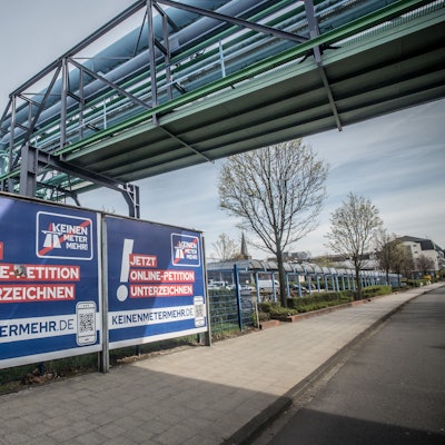 Autobahn-Protest, A1, A3,Plakate Keinen Meter mehr!. Foto: Ralf Krieger