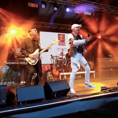 Queen May Rock Band auf der Bühne im Stadtpark.