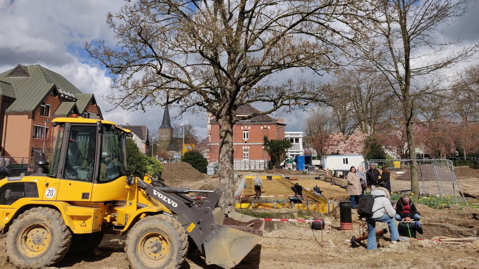 Bagger auf der Stadtaprk-Baustelle