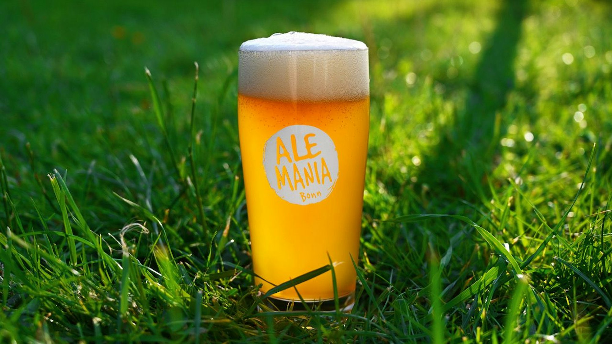 Ein Glas mit Bonner Wiess der Brauerei Ale-Mania.