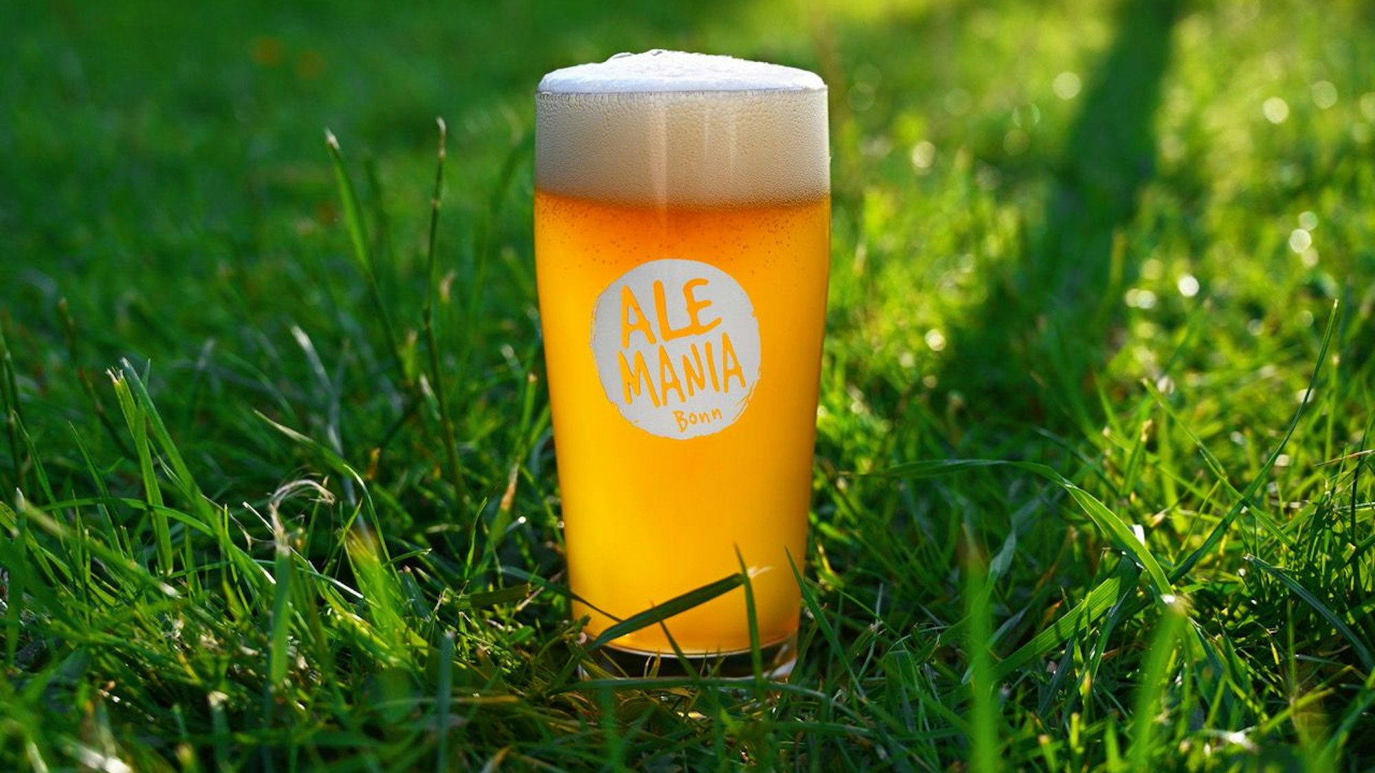 Ein Glas mit Bonner Wiess der Brauerei Ale-Mania.