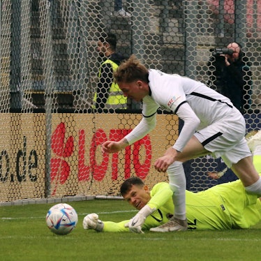 Kevin Rauhut bei einer seiner Paraden gegen Elversberg.