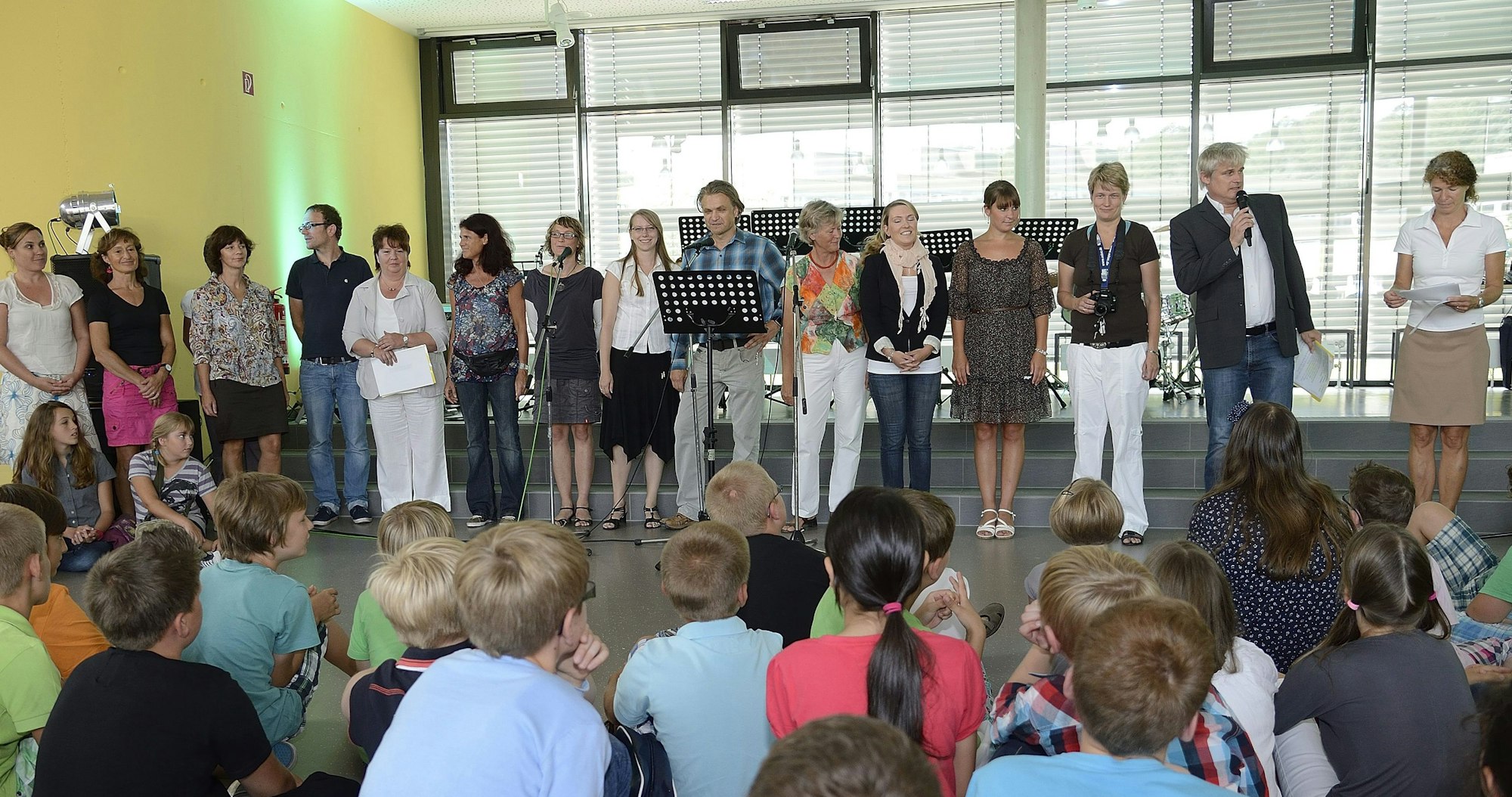 Overath, Feierliche Eröffnung der Sekundarschule, Das Lehrerkollegium
Foto: Luhr             Text: sb