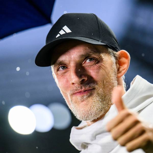 Münchens Trainer Thomas Tuchel steht vor dem Spiel im Stadion. Foto: Tom Weller/dpa +++ dpa-Bildfunk +++