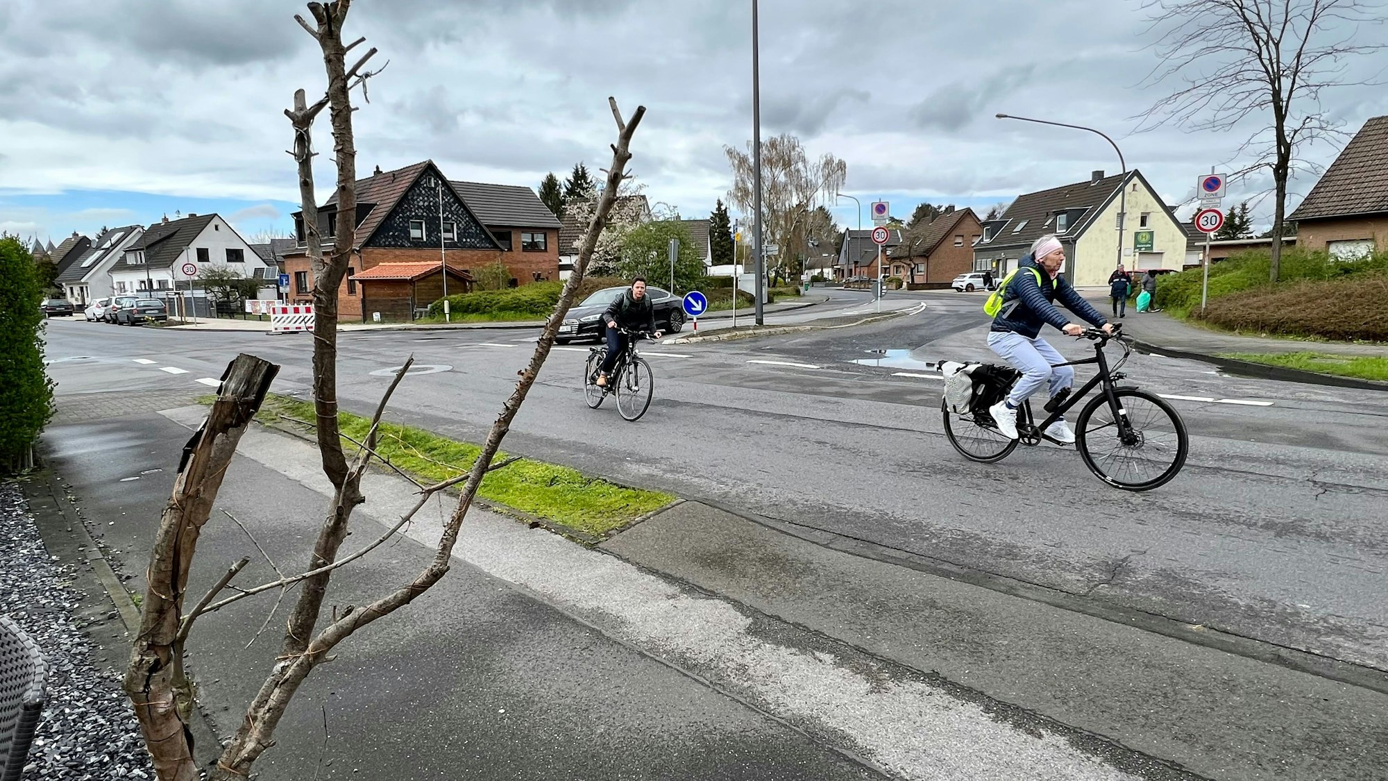Hitdorfer Straße/Ringstraße - hier soll ein Kreisverkehr hin