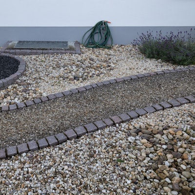 Kies und Schotter in einem Steingarten (Symbolbild).