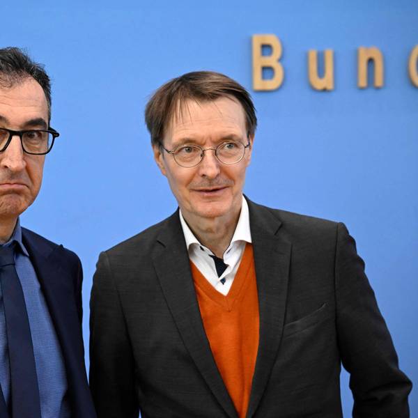 Gesundheitsminister Karl Lauterbach und Agrarminister Cem Özdemir auf der Pressekonferenz am Mittwoch in Berlin.