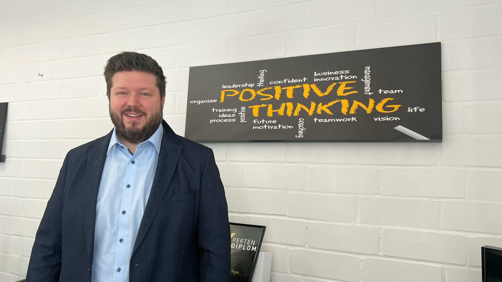 Oliver Oettgen lächelt in die Kamera