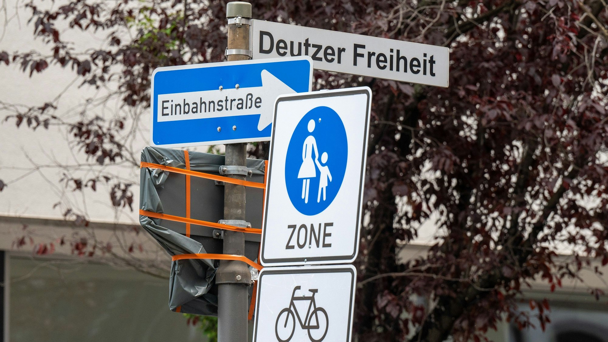 11.06.2022, Köln: Die Deutzer Freiheit ist autofrei. Foto: Uwe Weiser