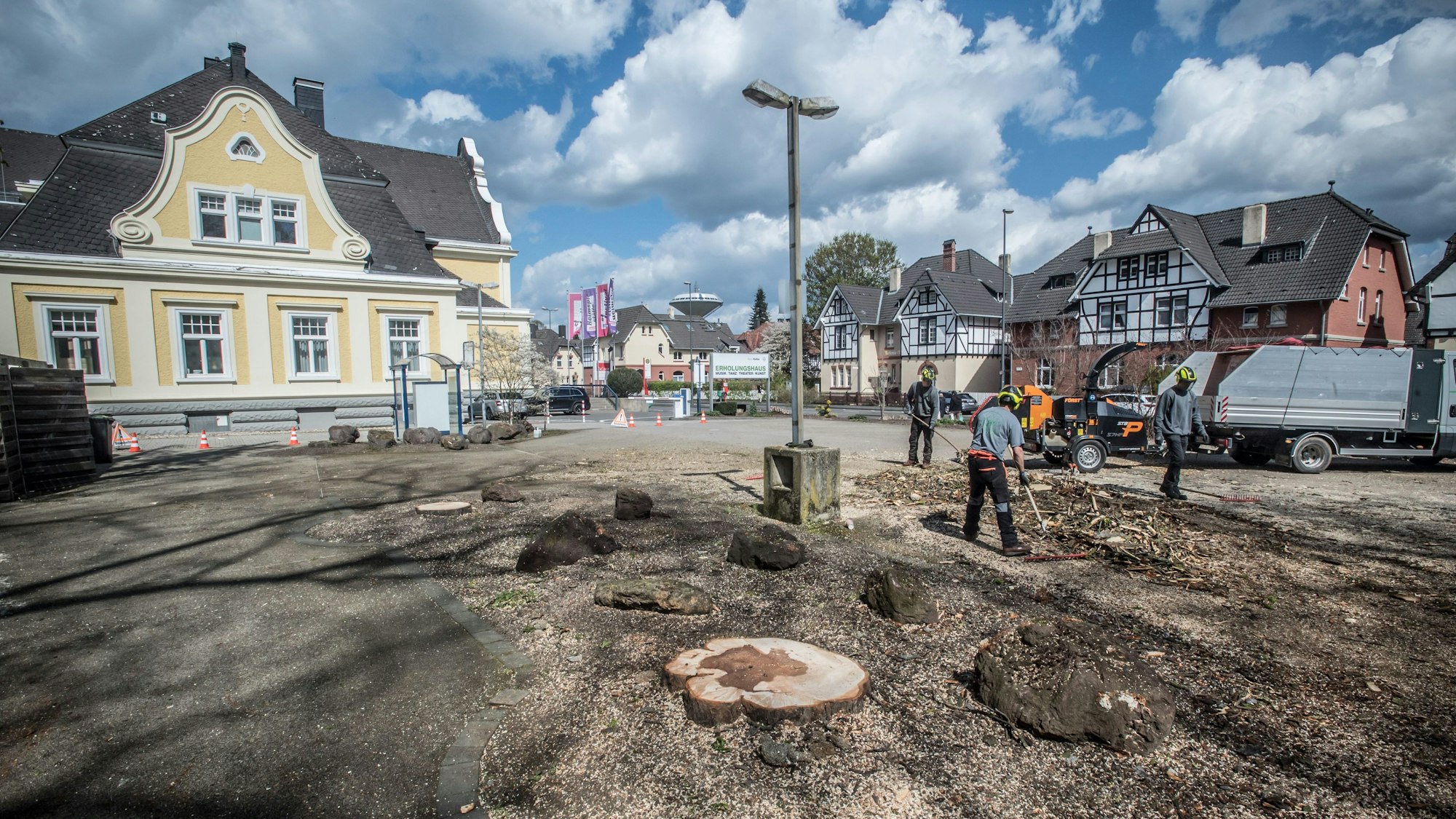 Zwei Kastanien auf dem Erholungshaus-Parkplatz wurden gefällt. Foto: Ralf Krieger