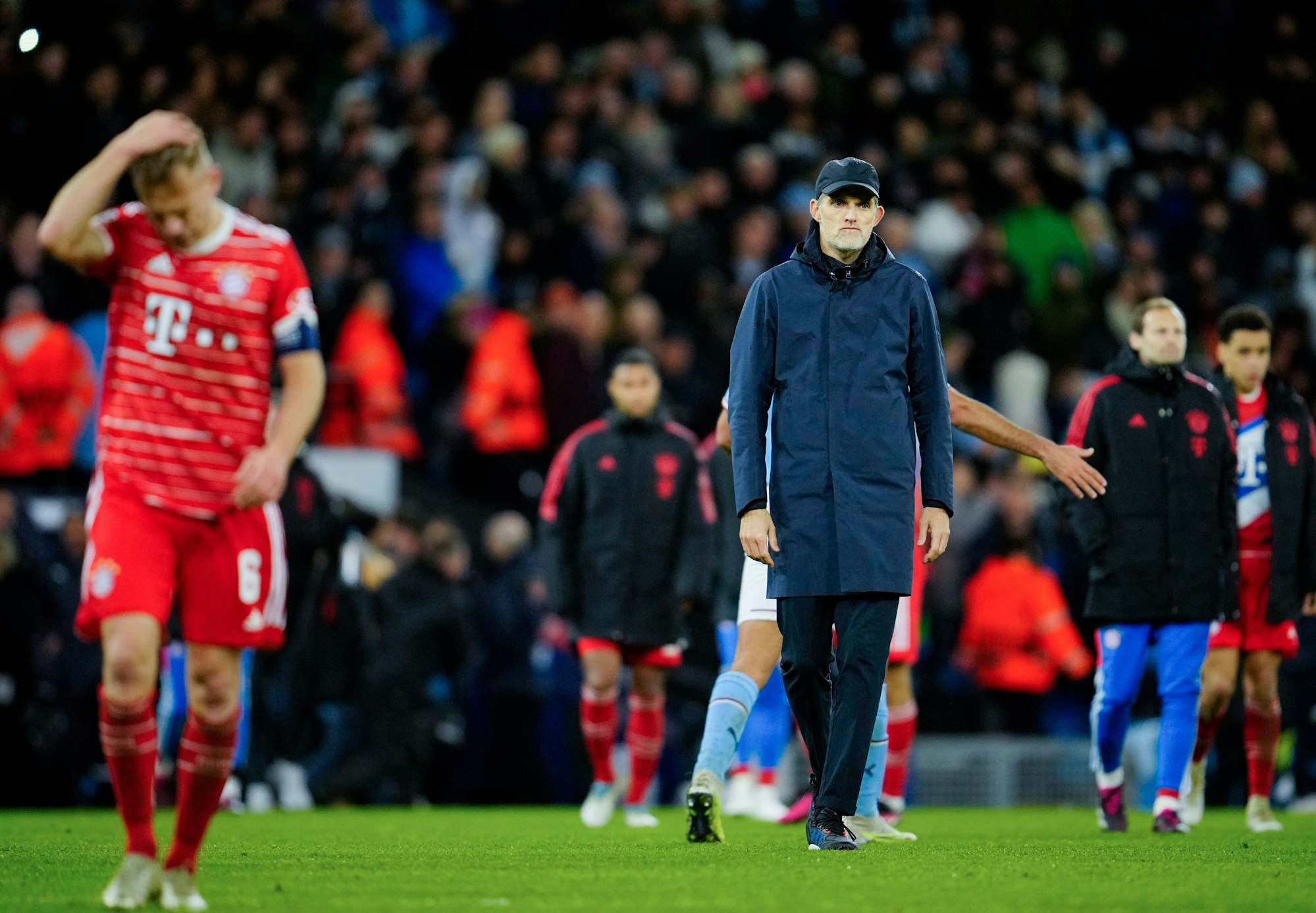Münchens Trainer Thomas Tuchel verlässt nach dem Spiel den Platz.