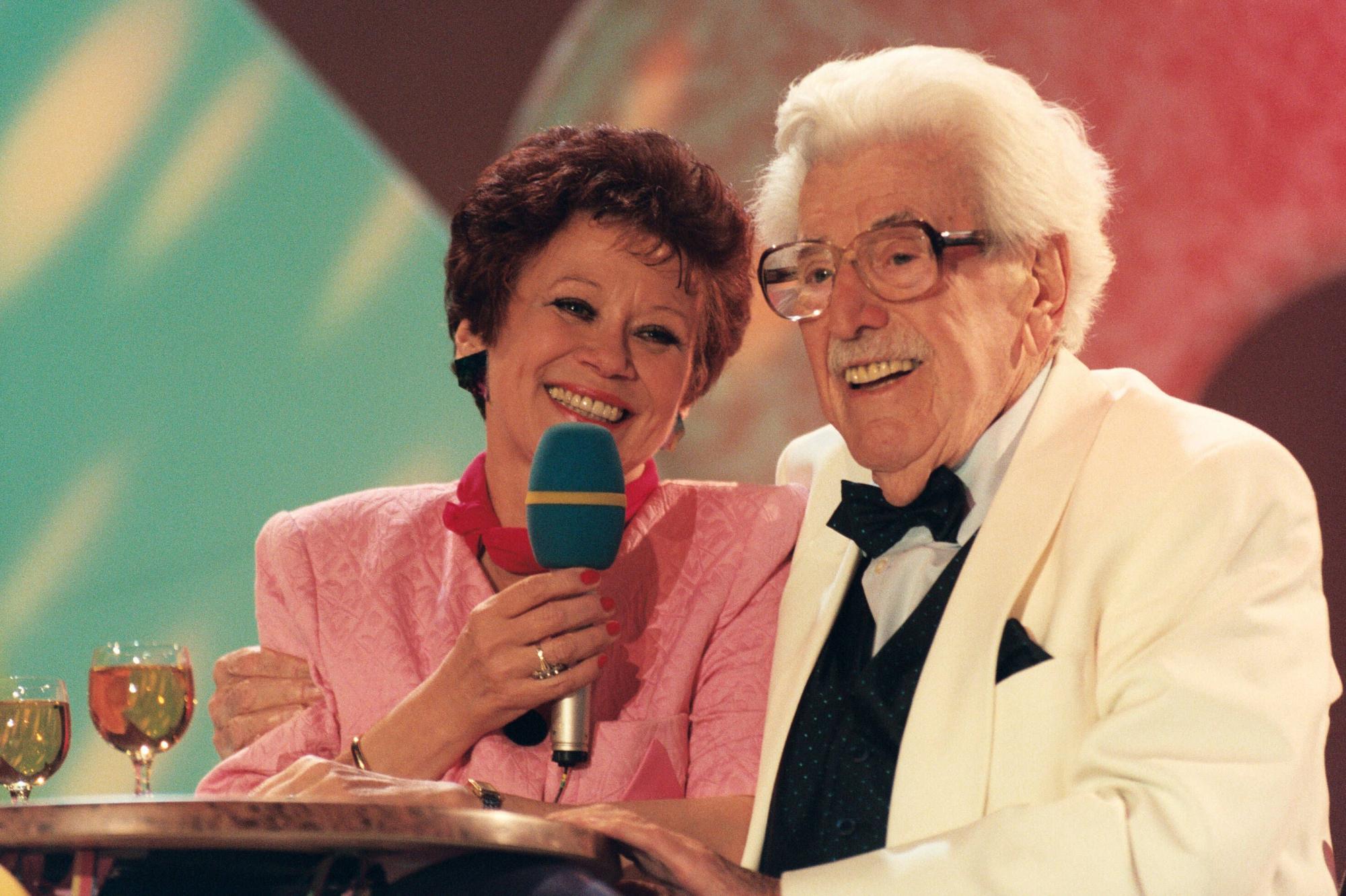 Willy Millowitsch und Lotti Krekel bei einem Fernsehauftritt.