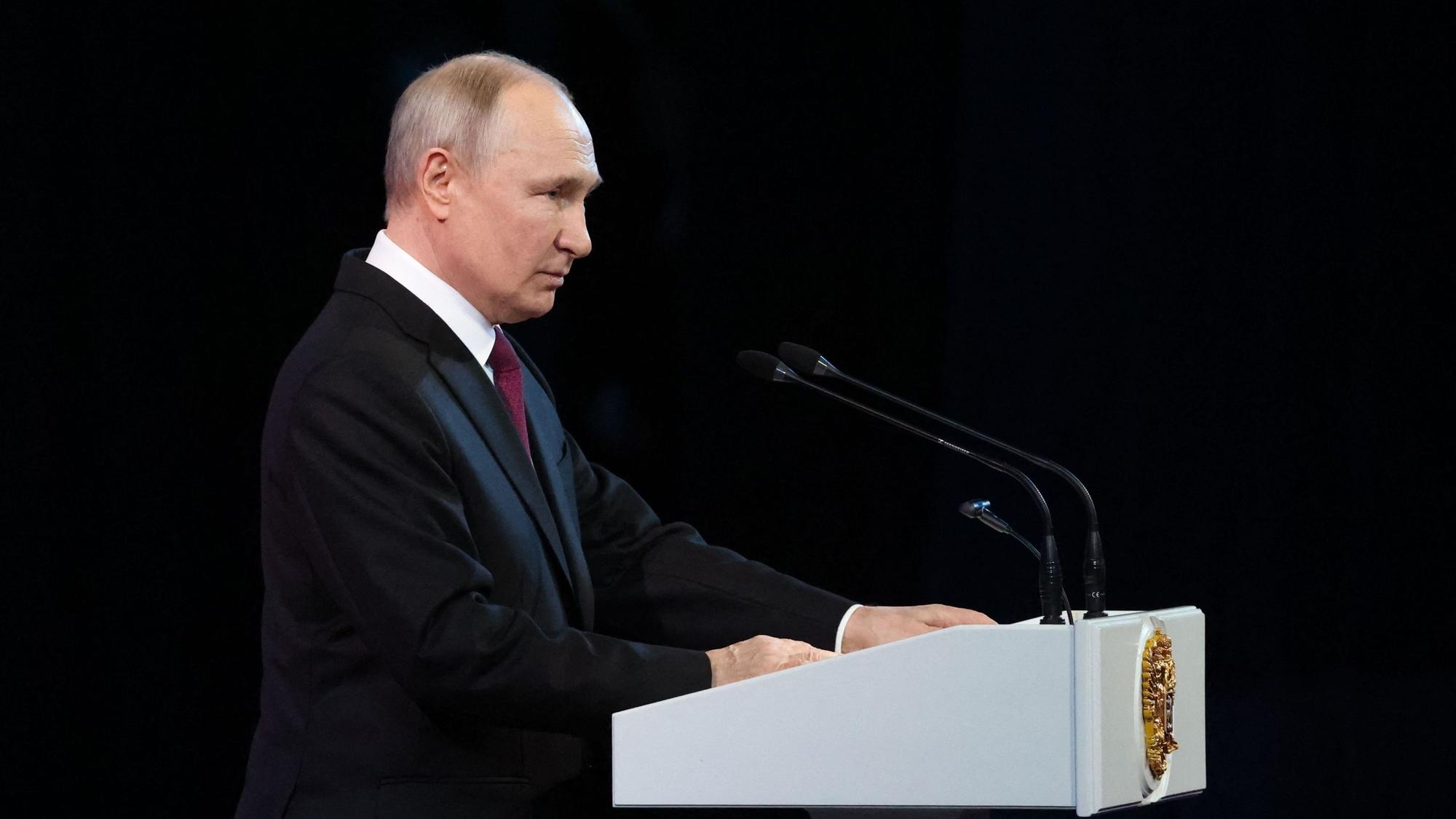 Wladimir Putin am Rednerpult.