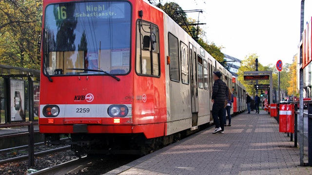 Köln-Südstadt, Linie 16 am Ubierring