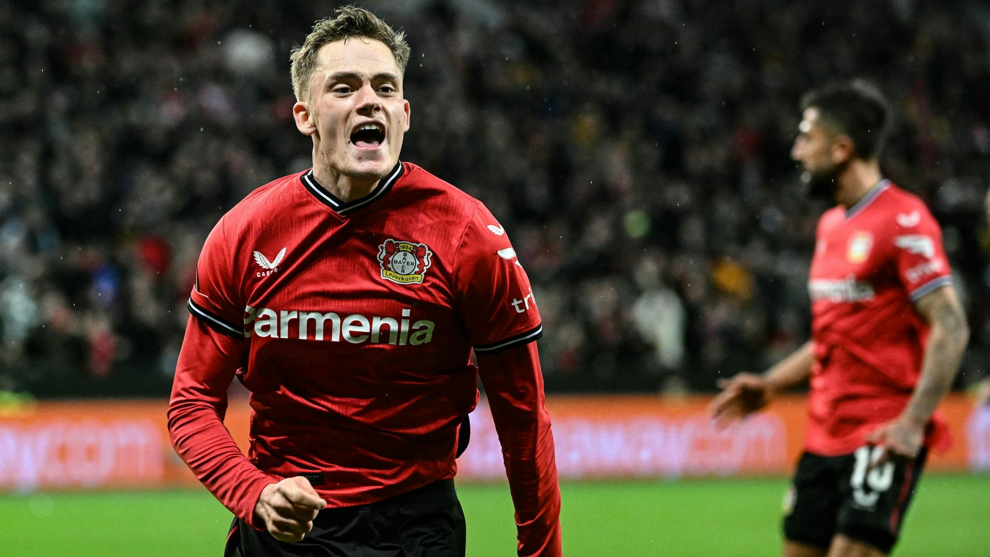 Florian Wirtz feiert seinen Ausgleichstreffer in der Europa League.