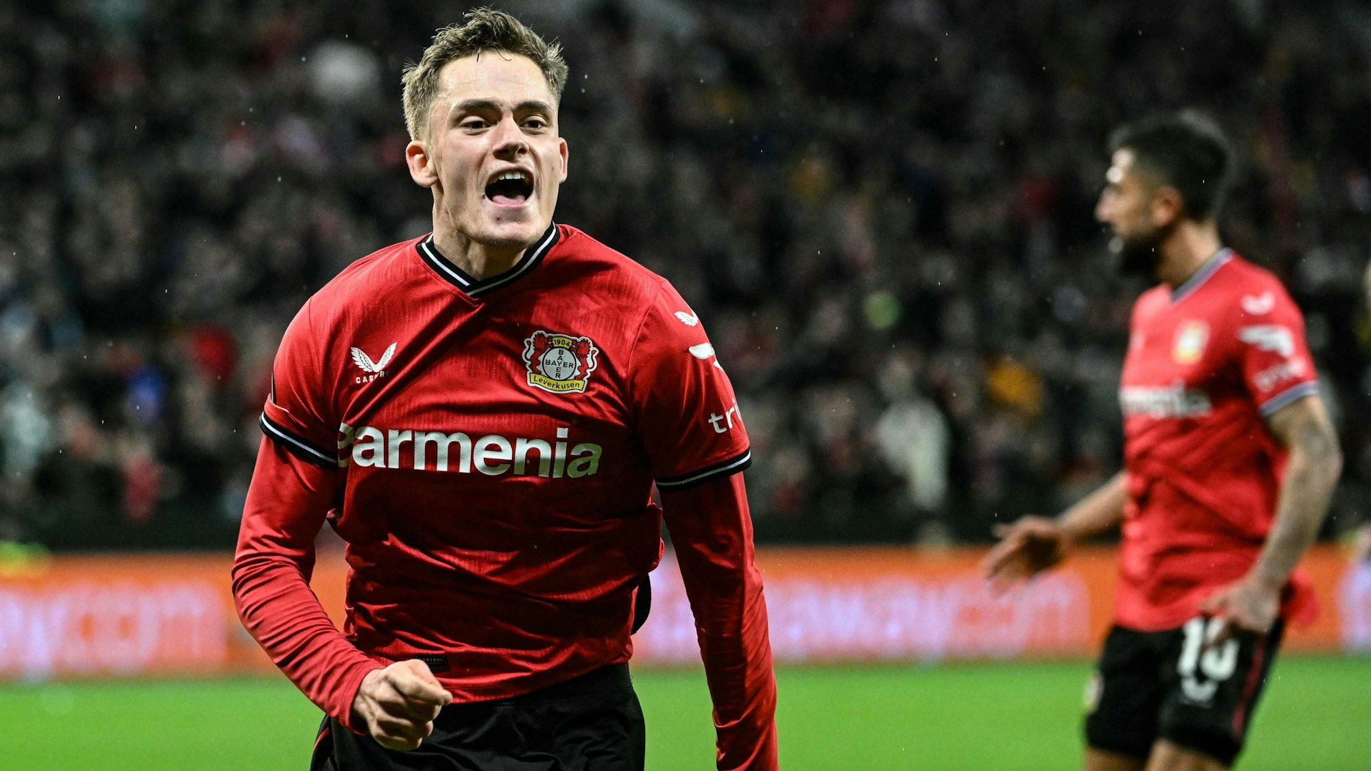 Florian Wirtz feiert seinen Ausgleichstreffer in der Europa League.