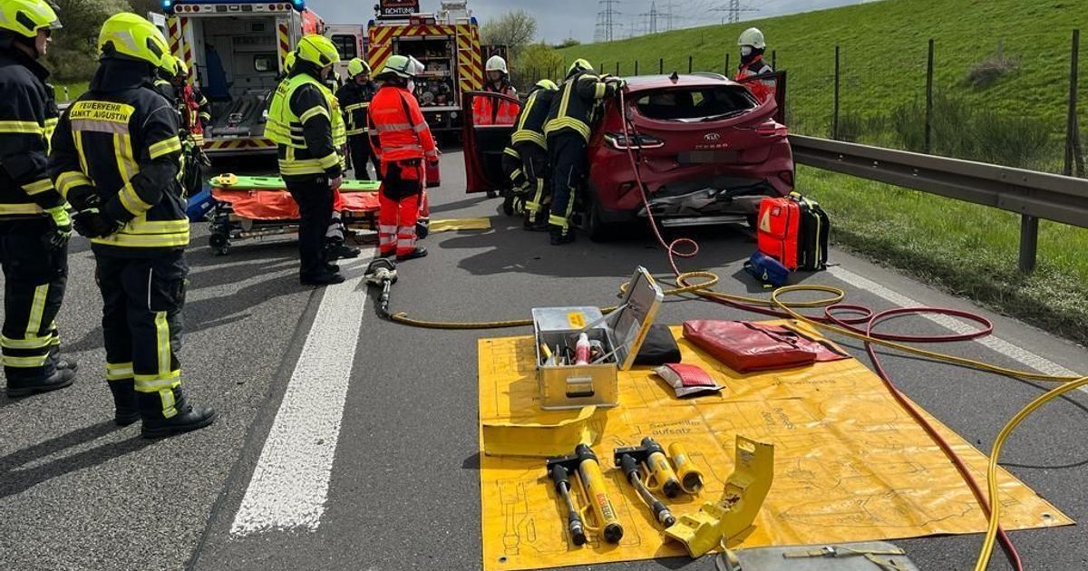 Sankt Augustin Mann Nach Unfall Auf A 560 In Auto Eingeklemmt K lner sankt-augustin-mann-nach-unfall-auf-a-560-in-auto-eingeklemmt-k-lner