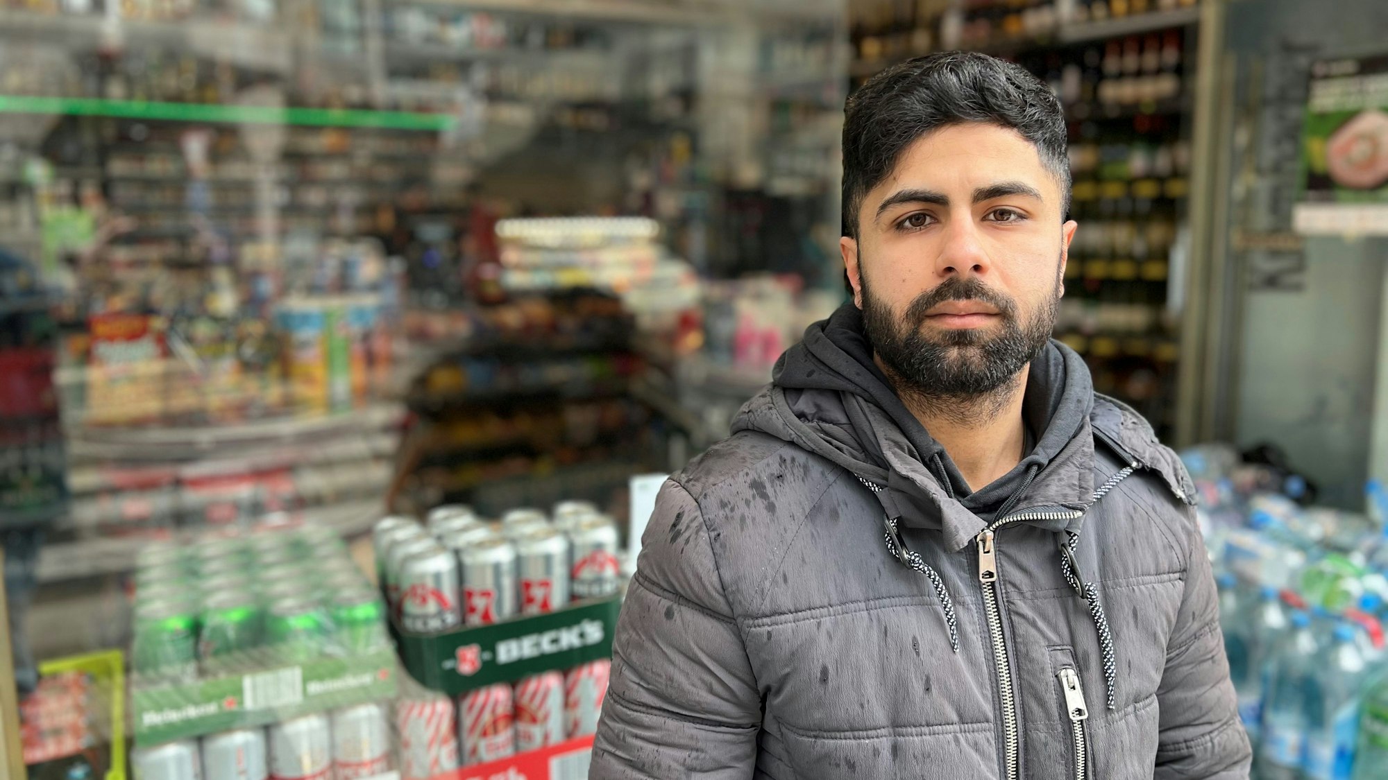 Yakup Ayaz vor seinem Kiosk in der Marzellenstraße