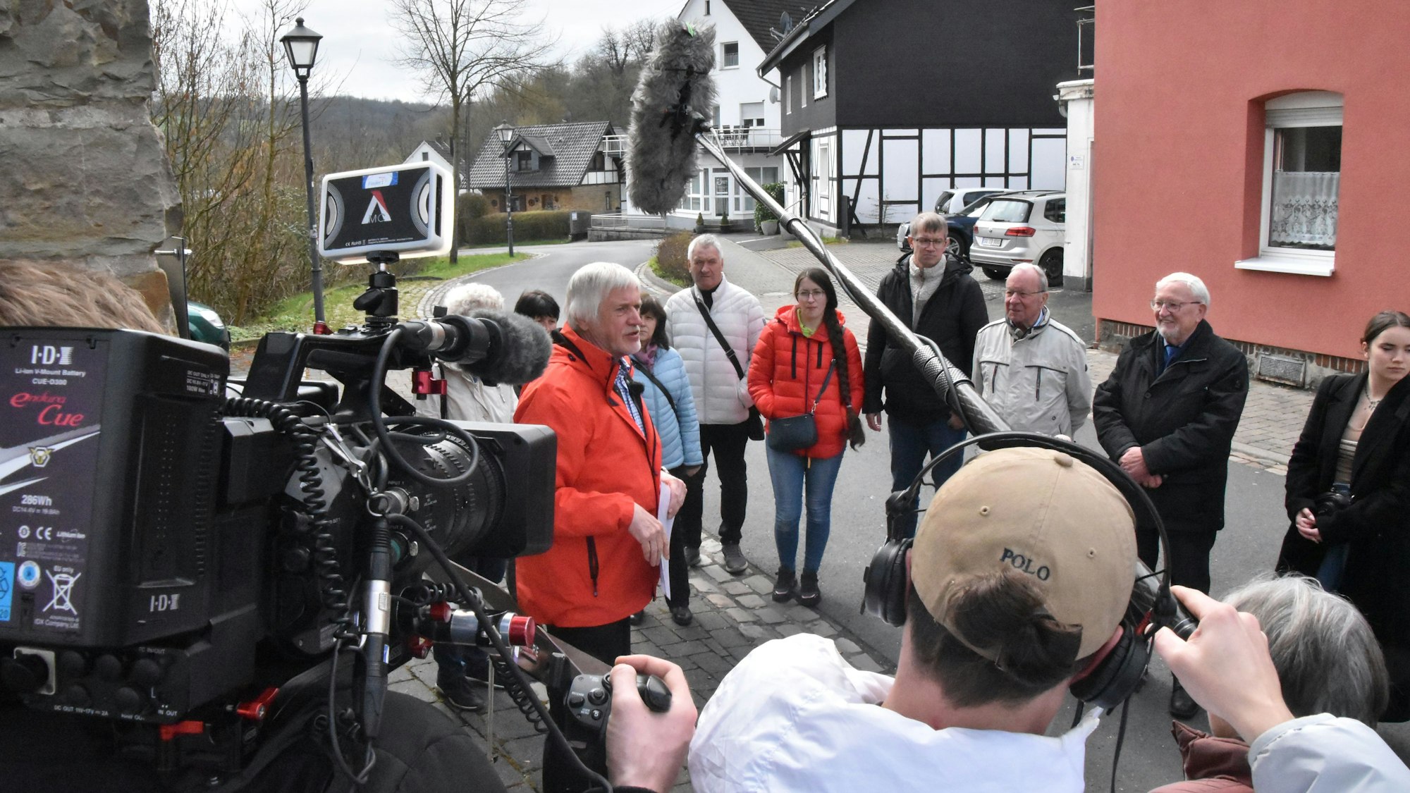 Beim Dreh der Dokumentation über die Synagoge Ruppichteroth.