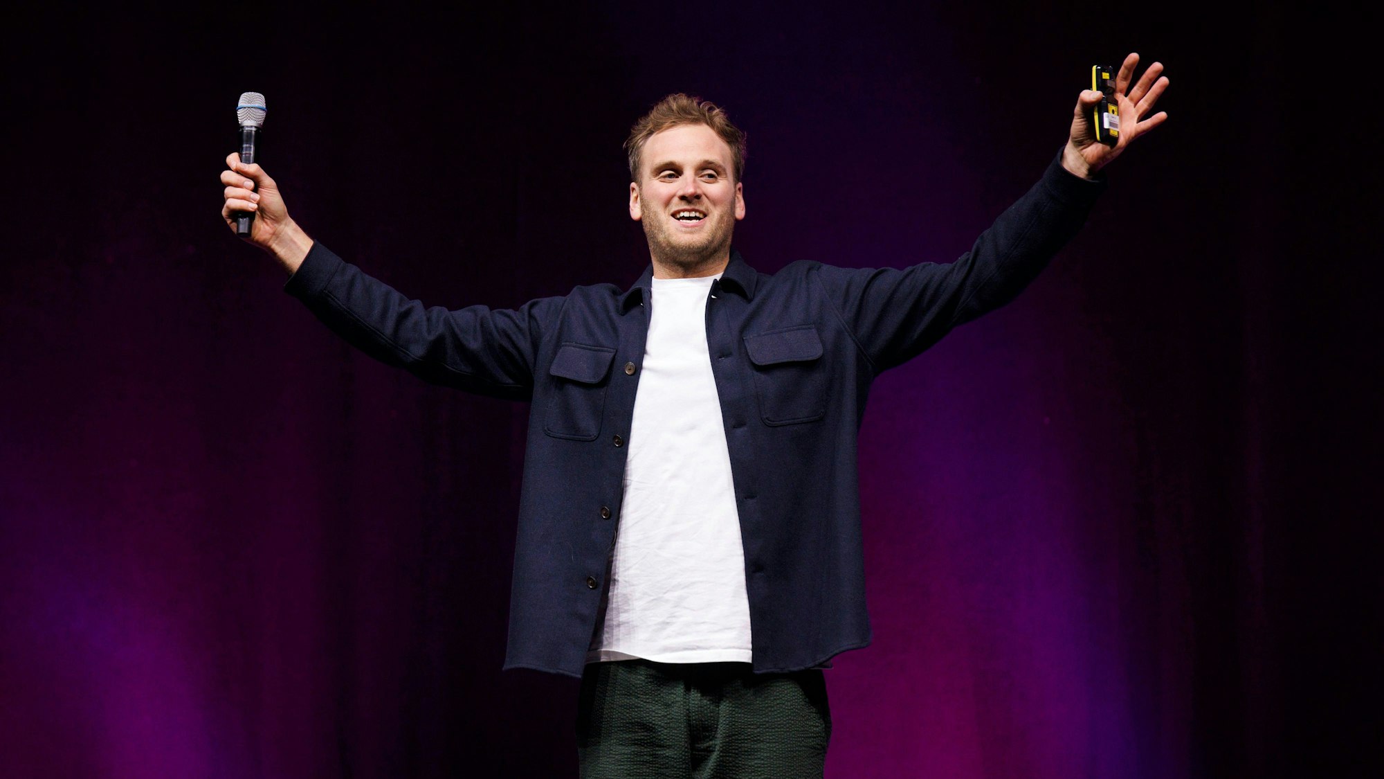 Psychologe und Autor Dr. Leon Windscheid bei seinem Auftritt in der Arena im vergangenen April.