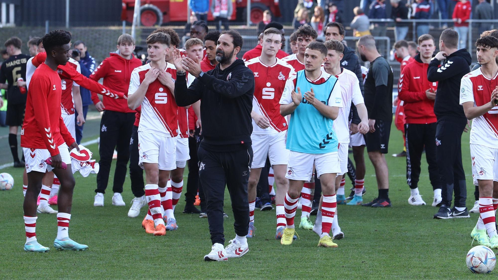 1.FC Köln U19 vs. FSV Mainz 05 U19, A Junioren Bundesliga, Halbfinal Rückspiel um die Deutsche Meisterschaft, Enttäuschung bei den Kölnern nach dem Ausscheiden (1.FC Köln), 14.04.2023, Bild: Herbert Bucco