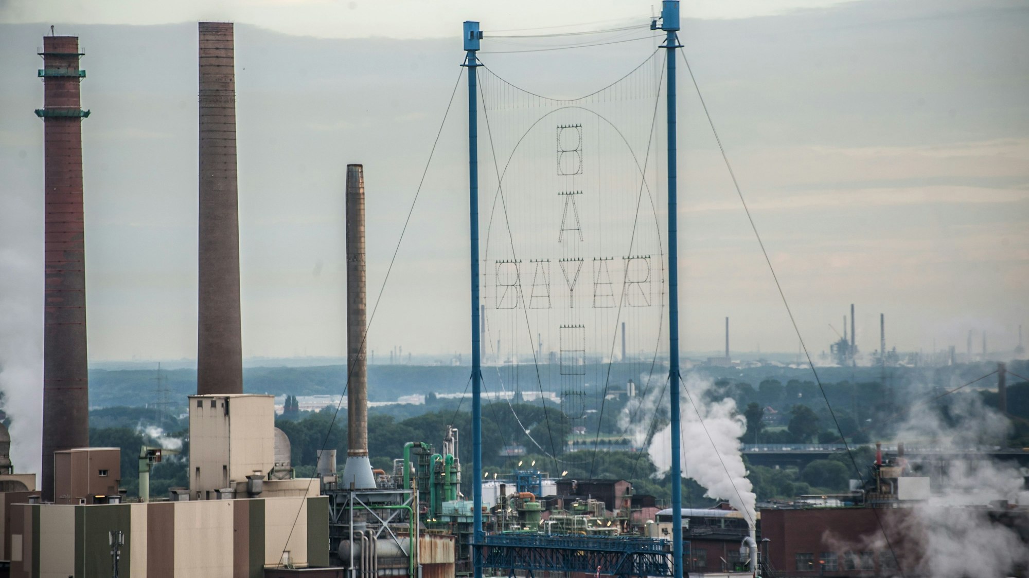 Chempark, bayerwerk, Bayerkreuz, Lanxess und Bayer Foto: Ralf Krieger