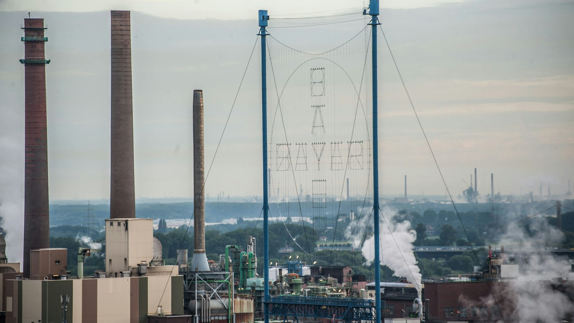 Chempark, bayerwerk, Bayerkreuz, Lanxess und Bayer Foto: Ralf Krieger