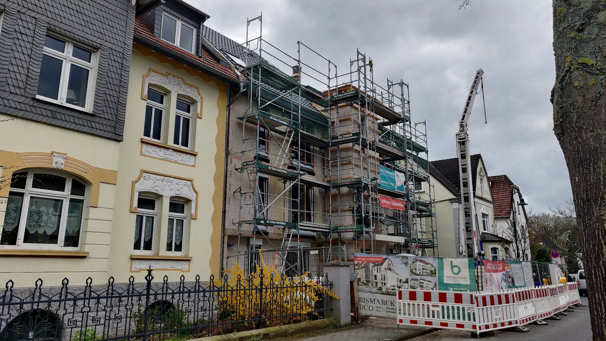 Baustelle mit Kran in der Bismarckstraße