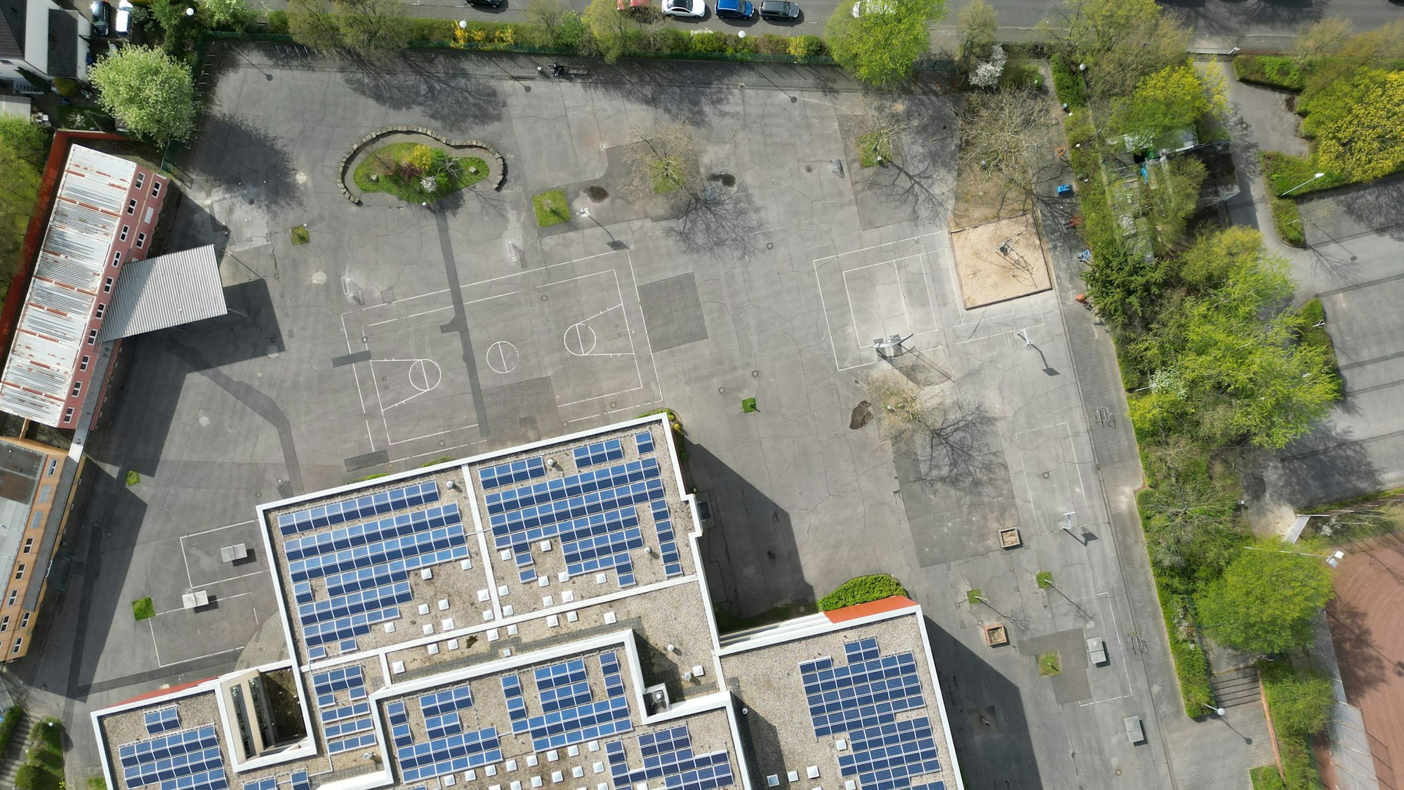 Schulhof Käthe-Kollwitz-Gesamtschule, Leverkusen-Rheindorf