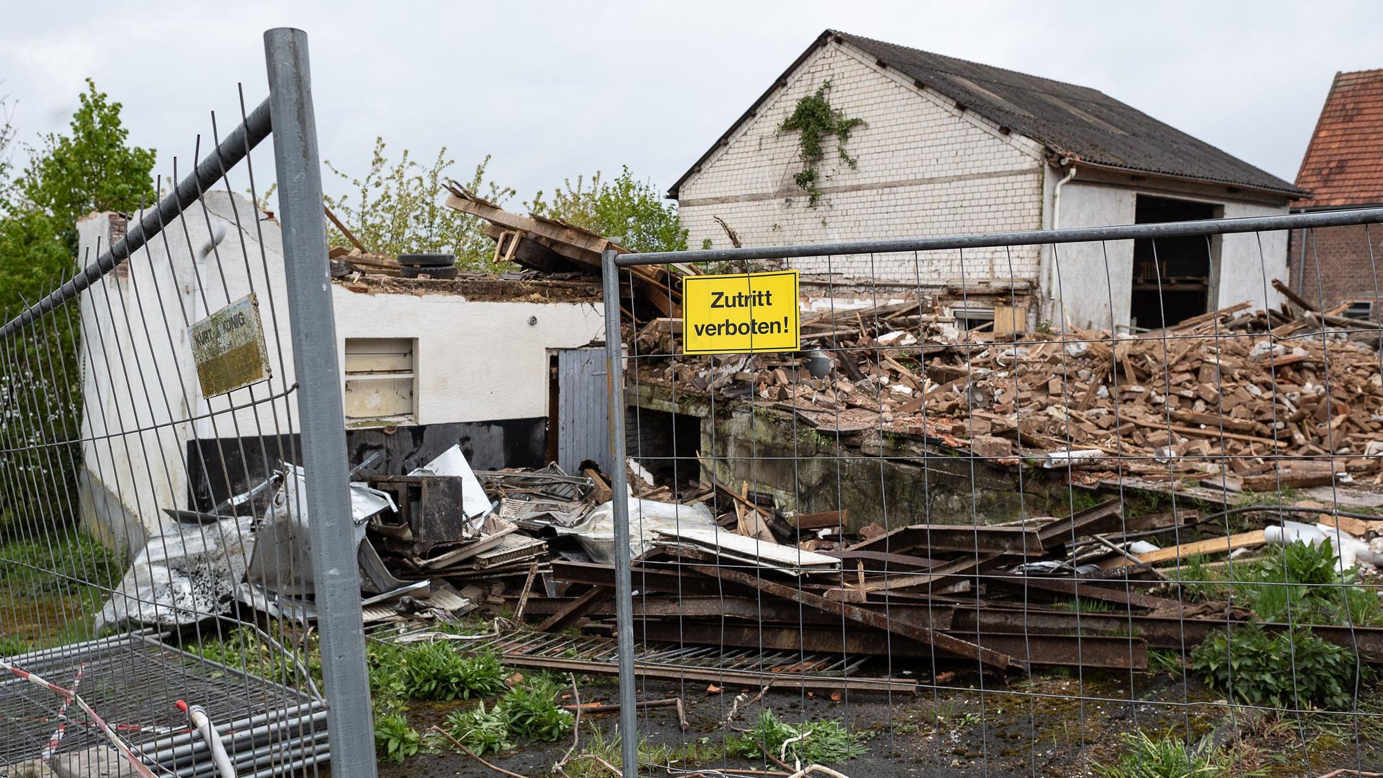 Das „Horrorhaus“ von Höxter wurde im April 2022 abgerissen. Zu sehen sind die Trümmer und Überreste des Hauses.