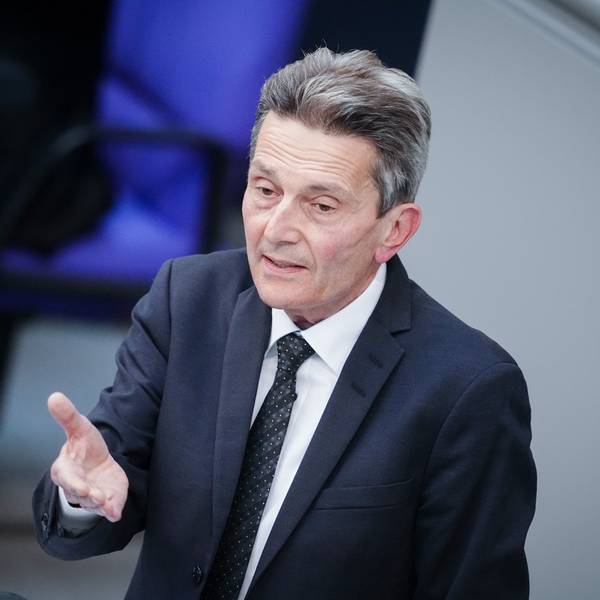 Berlin: Rolf Mützenich, Vorsitzender der SPD-Bundestagsfraktion, spricht in der Generaldebatte zum Haushalt im Bundestag.
