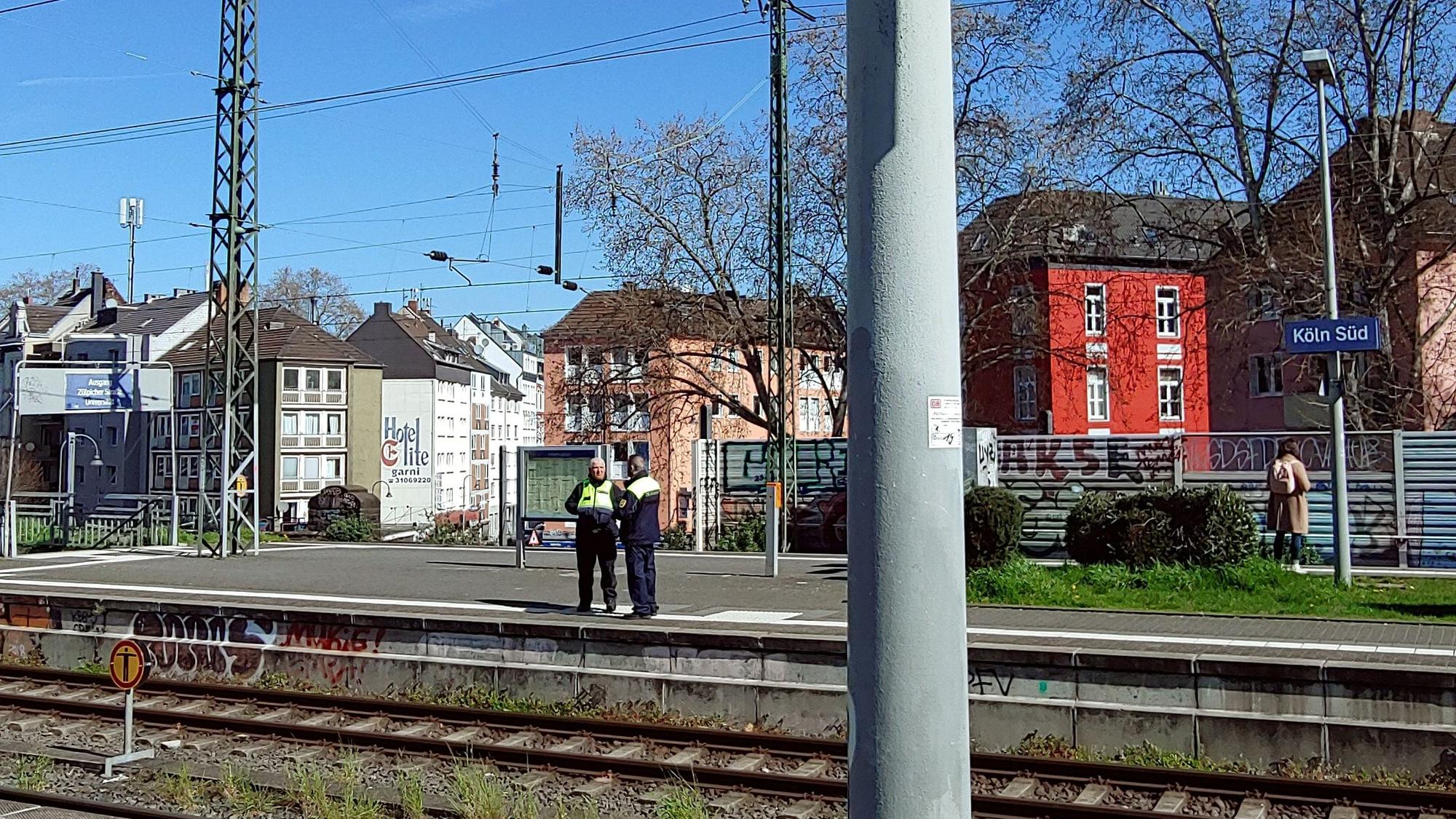 Blick auf die Gleise bei gutem Wetter