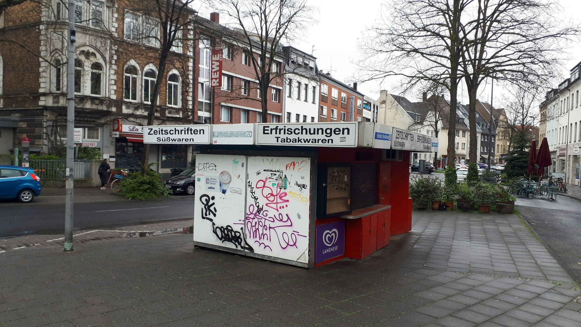 Der Kiosk im Riehler Ortszentrum steht seit Jahren leer.