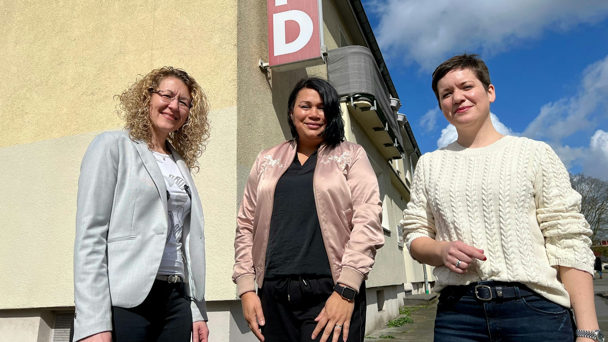 Ein Foto aus 2023: Der Vorstand der Leverkusener SPD-Ratsfraktion mit (v.l.) Melanie Went, Milanie Kreutz und Lena-Marie Pütz