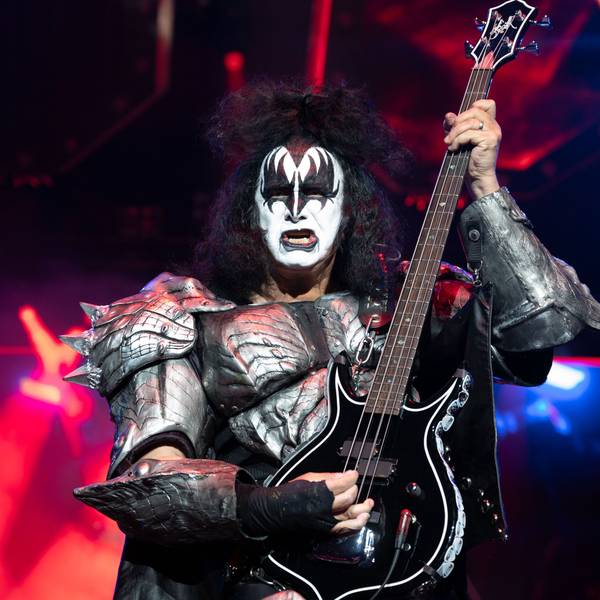 Gene Simmons von der US-amerikanischen Hard-Rock-Band Kiss steht beim europäischen Tourauftakt der Band in der Westfalenhalle auf der Bühne.
