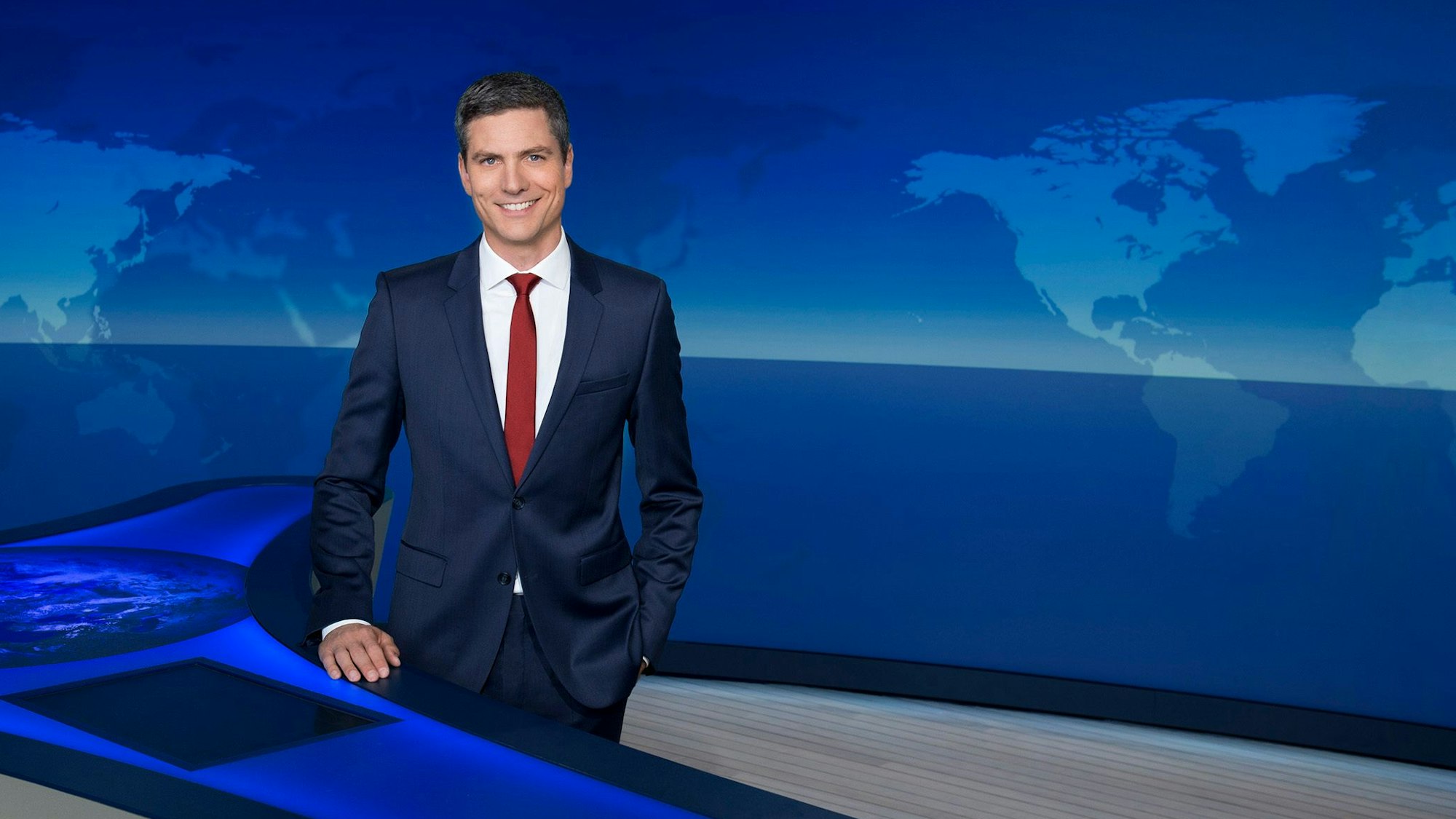 „Tagesthemen“-Moderator Ingo Zamperoni wird die Sendung am Freitagabend nicht aus dem Studio in Hamburg, sondern vom Atomkraftwerk Isar 2 in Bayern aus moderieren.