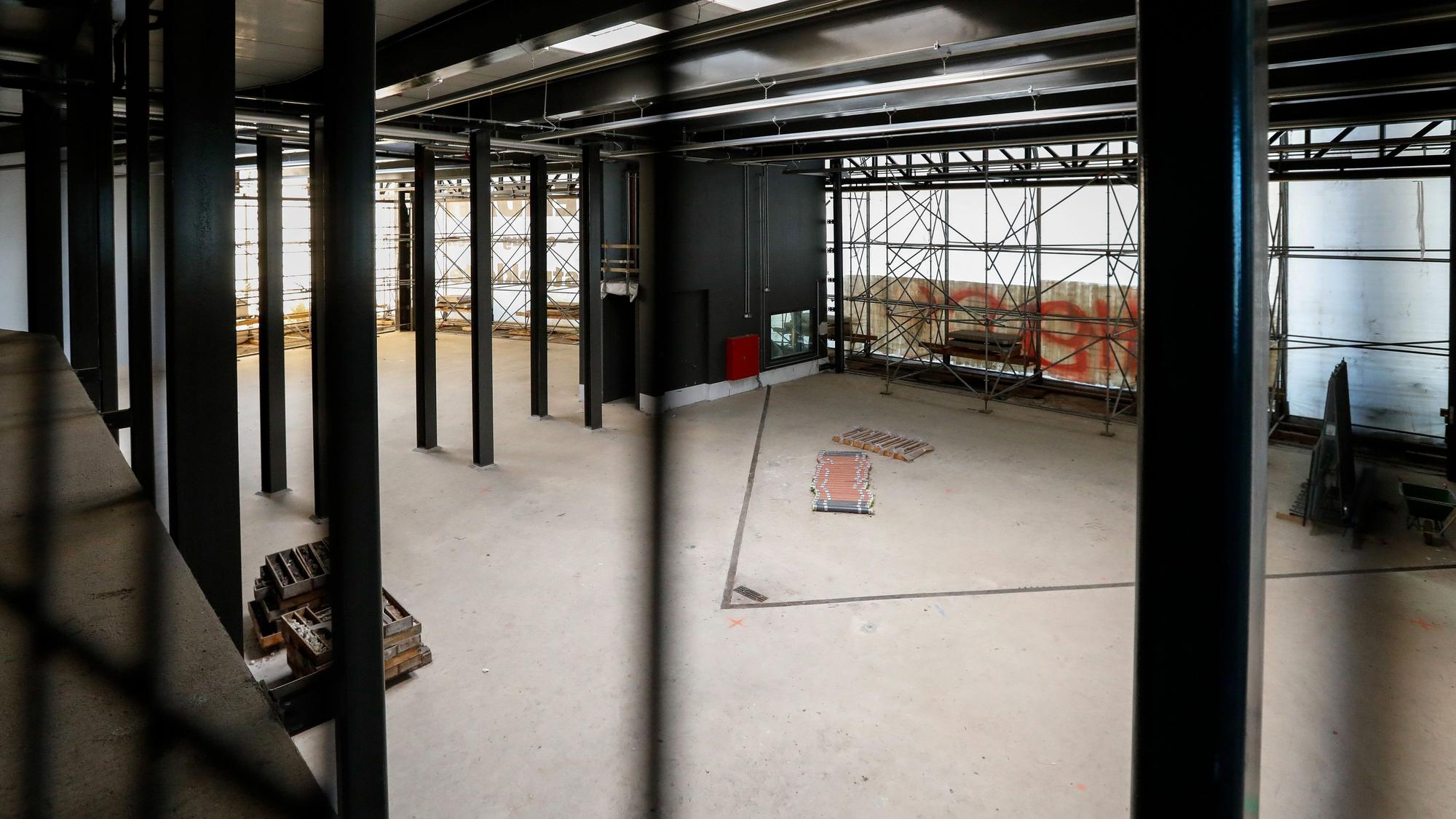 Das Bild zeigt den Blick in den Hangar.