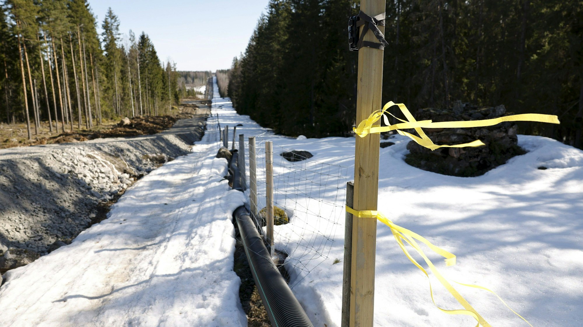 Die Baustelle des östlichen Grenzzauns in der Nähe des Grenzübergangs Pelkola.