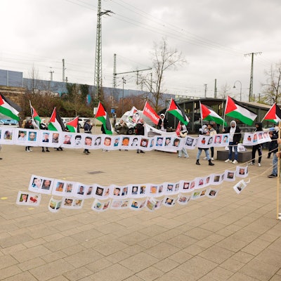 Die Kundgebung zum Tag der palästinensischen Gefangenen in Mülheim muss aufgelöst werden. Die Polizei hat gegen einen Teilnehmer ein Ordnungswidrigkeitsverfahren eingeleitet.