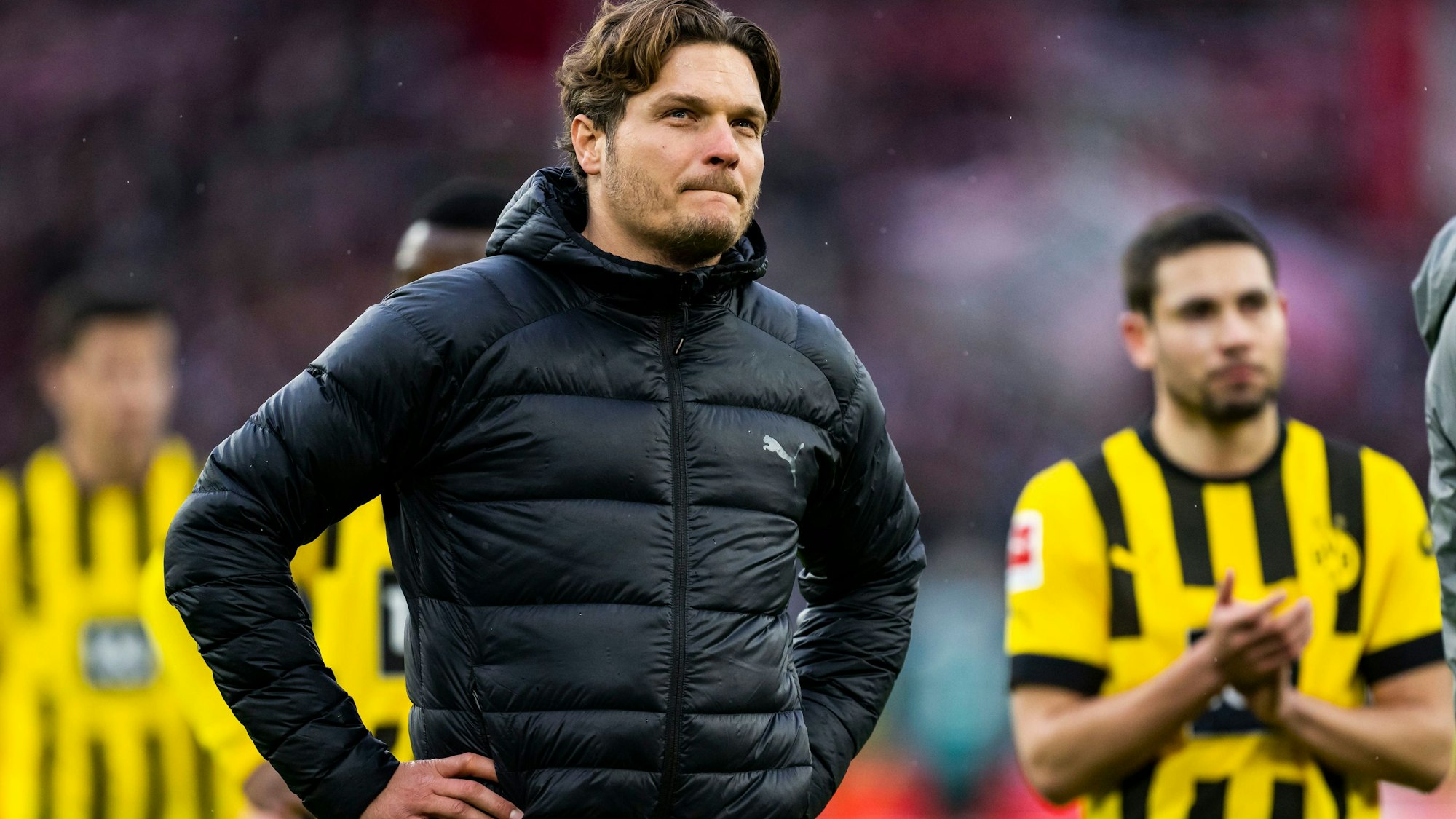 Edin Terzić leidet derzeit an seiner Dortmunder Mannschaft.