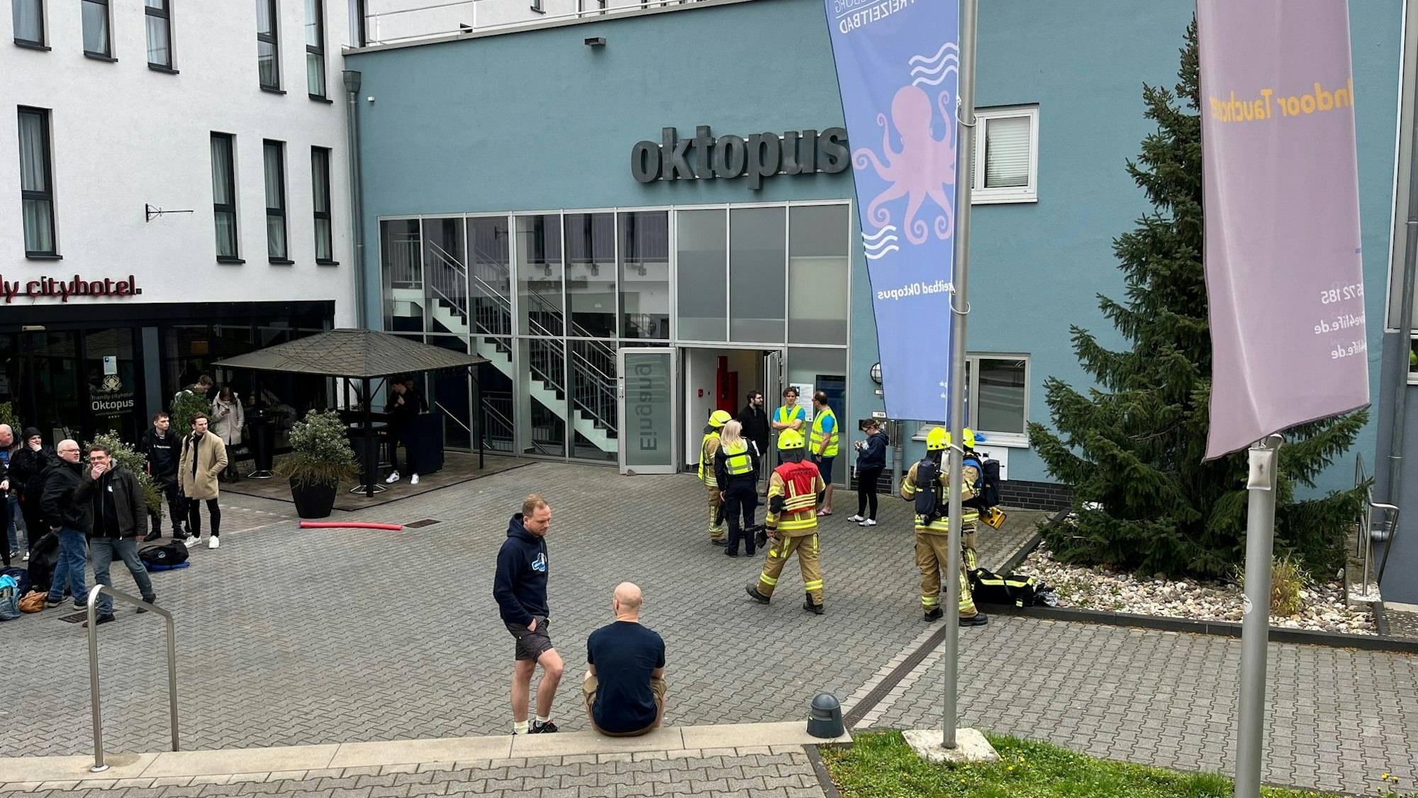 Großeinsatz der Feuerwehr am Oktopus in der Zeithstraße nach Gasaustritt