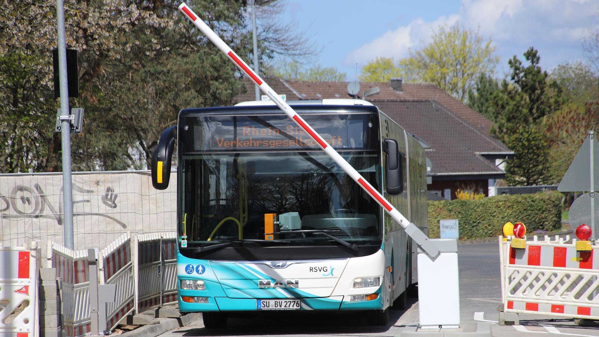 Seit dem 17. April 2023 ist die Fritz-Jacobi-Straße abgebunden durch eine Schrankenanlage. Die Gebäude des Schulcampus sind miteinander verbunden, ohne fließenden Verkehr.