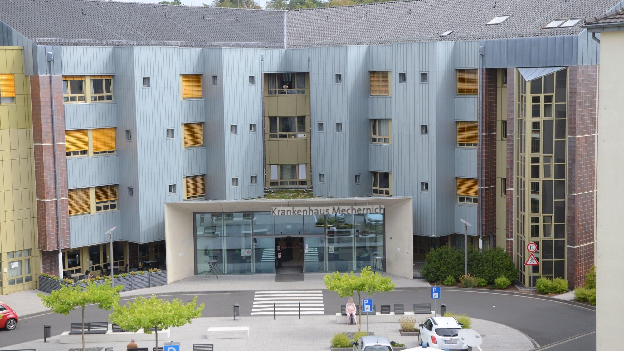 Das Bild zeigt den Haupteingang des Kreiskrankenhauses in Mechernich.