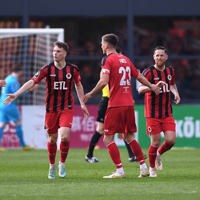 Fußball 3. Liga 32. Spieltag Viktoria Köln - MSV Duisburg am 17.04.2023 im Sportpark Höhenberg in Köln Torjubel / Jubel / Tor zum 1:2 durch Robin Meißner Köln DFB regulations prohibit any use of photographs as image sequences and/or quasi-video. *** Soccer 3 Liga 32 Matchday Viktoria Cologne MSV Duisburg on 17 04 2023 at Sportpark Höhenberg in Cologne Goal celebrations cheering goal to 1 2 by Robin Meißner Cologne DFB regulations prohibit any use of photographs as image sequences and or quasi video xHDx