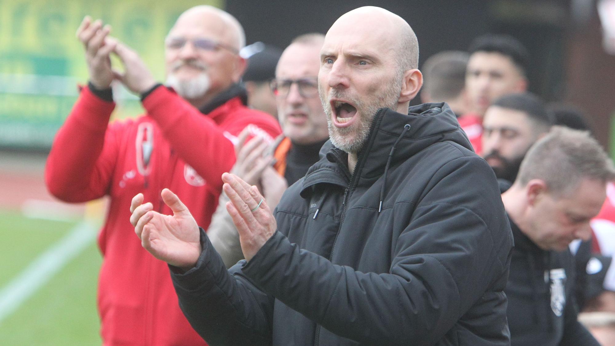 FC Hennef gegen Frechen Fußball Mittelrheinliga
Trainer Sascha Glatzel