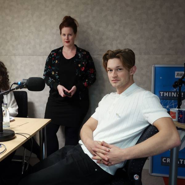 Schauspieler Damian Hardung zu Gast im Podcast-Studio des „Kölner Stadt-Anzeiger“ mit Kulturchefin Anne Burgmer und Sarah Brasack, stellvertretende Chefredakteurin.