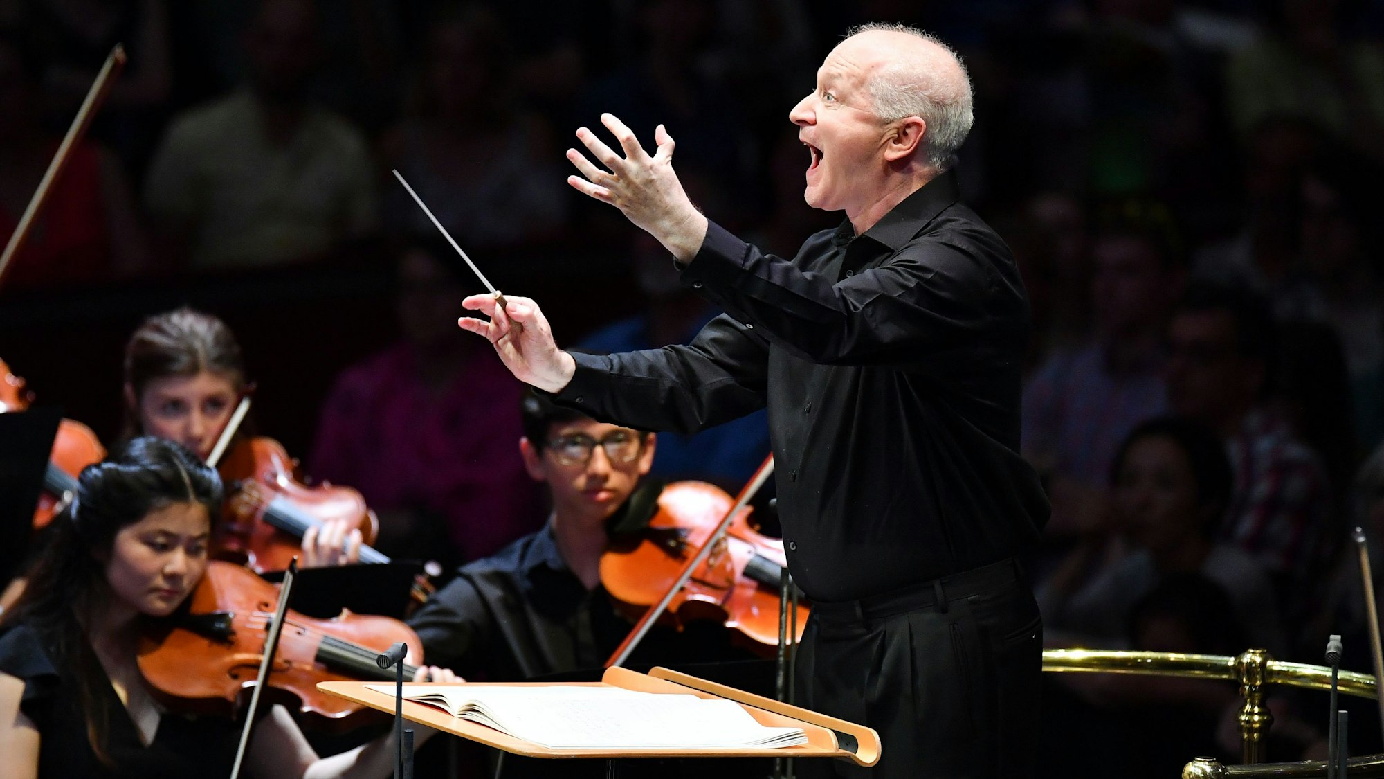 Stardirigent George Benjamin (Bild aus Portfolio des Künstlers). Zu: George Benjamin dirigiert Gürzenich-Orchester mit eigenen und französischen Werken.